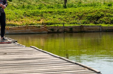 Gölde balık tutmak. Balıklama arkaplanı.