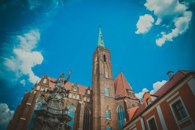 Muhteşem Mimarlık ve Kırbaç Kiliseleri