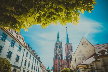 Muhteşem Mimarlık ve Kırbaç Kiliseleri