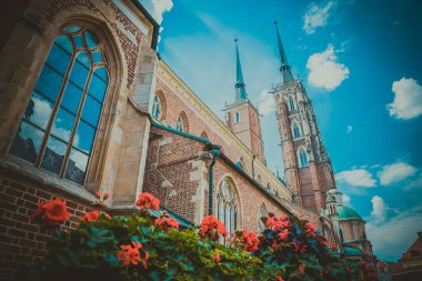 Muhteşem Mimarlık ve Kırbaç Kiliseleri