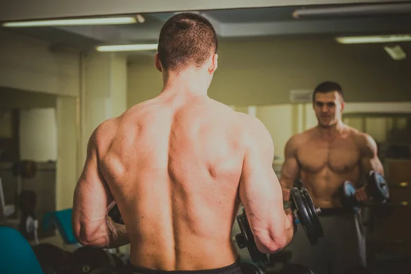 Homem Treina Academia Fitness Esporte Saúde — Fotografia de Stock