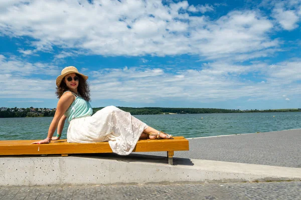 Beautiful Girl Lake — Stock Photo, Image