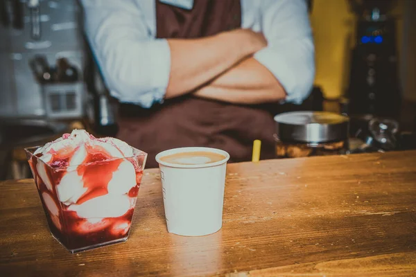 Café Helado Sobre Fondo Madera —  Fotos de Stock