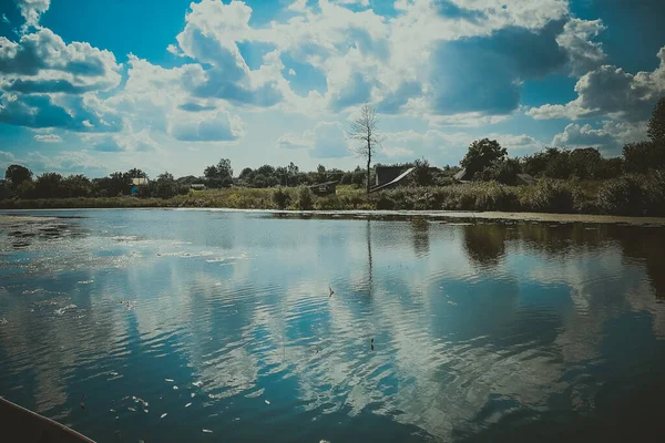 Gölde Balık Avlamak Balıkçılık Eğlencesi — Stok fotoğraf