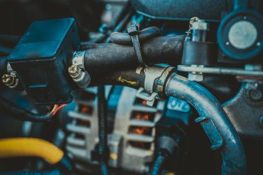 motorlu araç koyu arkaplan