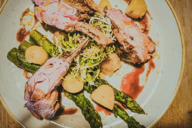 Sebzeli ızgara dana eti.