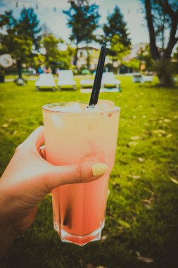 Lezzetli yaz ferahlatıcı kokteyli