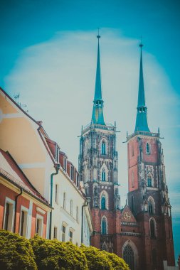 Muhteşem Mimarlık ve Kırbaç Kiliseleri