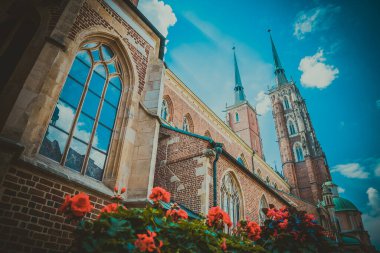 Muhteşem Mimarlık ve Kırbaç Kiliseleri