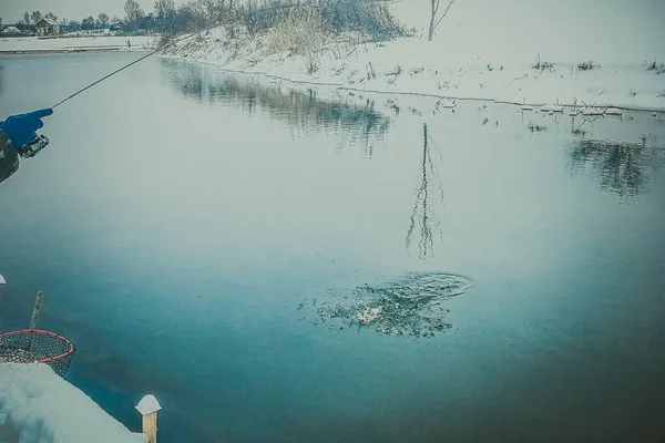 호수에서 송어잡기 — 스톡 사진