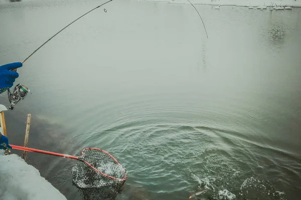 Pesca Alla Trota Sul Lago — Foto Stock