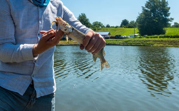 Pesca Lago Descanso Fuera Ciudad — Foto de Stock