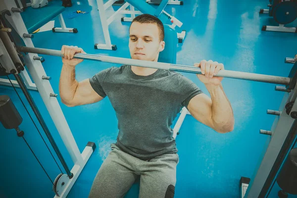 Een Man Gaat Sporten Sportschool — Stockfoto