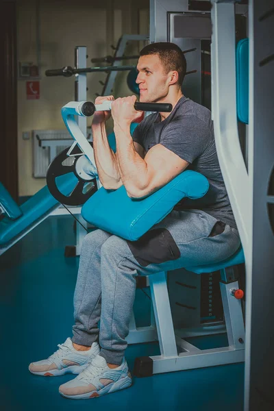 Een Man Traint Sportschool Fitness Sport Gezondheid — Stockfoto