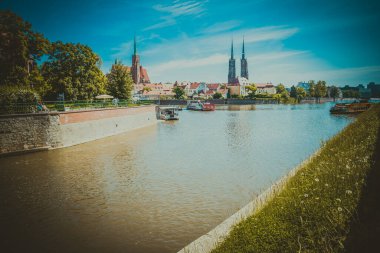 Muhteşem Mimarlık ve Kırbaç Kiliseleri