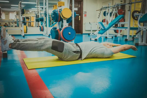 Man Goes Sports Gym — Stock Photo, Image