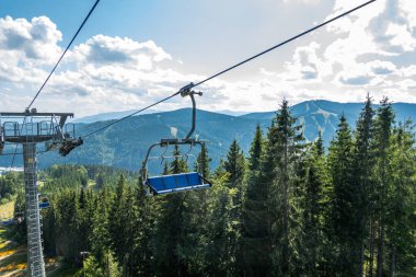 Kayak merkezi yaz doğası arka planı