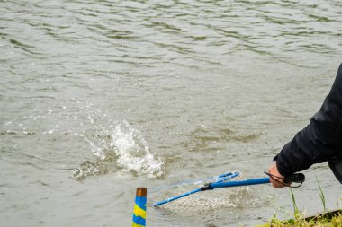 Gölde balık tutmak, şehrin dışında dinlenmek.
