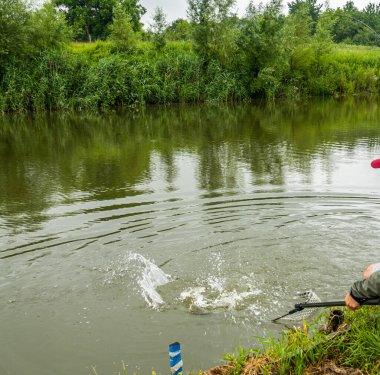Gölde balık tutmak, şehrin dışında dinlenmek.