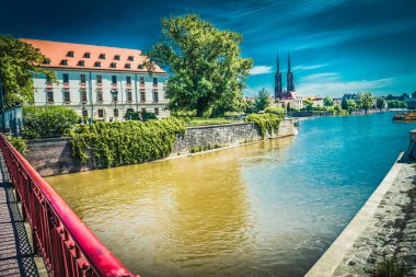 Muhteşem Mimarlık ve Kırbaç Kiliseleri