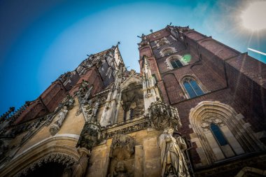 Muhteşem Mimarlık ve Kırbaç Kiliseleri