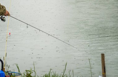 Gölde balık tutmak, şehrin dışında dinlenmek.