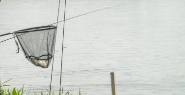 Gölde balık tutmak, şehrin dışında dinlenmek.