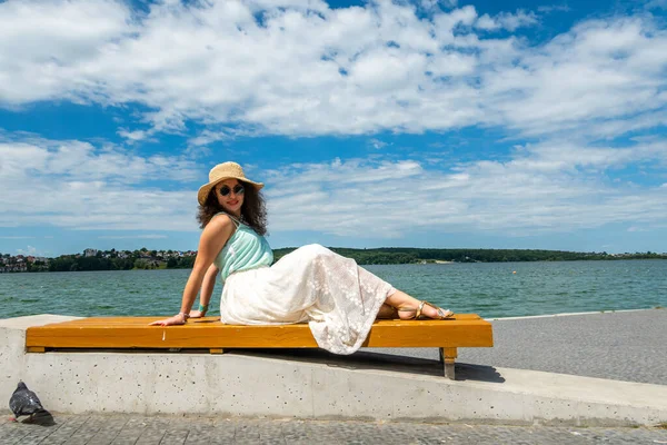 Beautiful Girl Lake — Stock Photo, Image