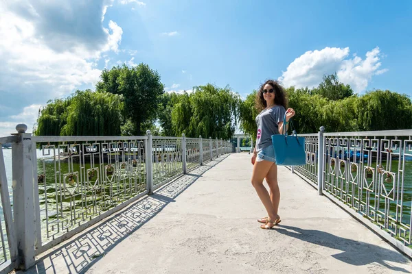 Hermosa Chica Lago — Foto de Stock