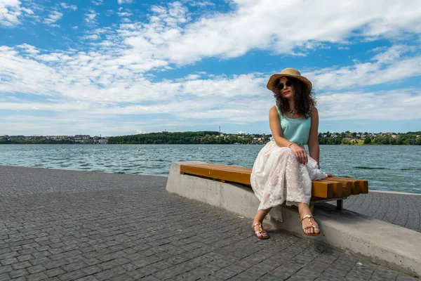 Hermosa Chica Lago — Foto de Stock