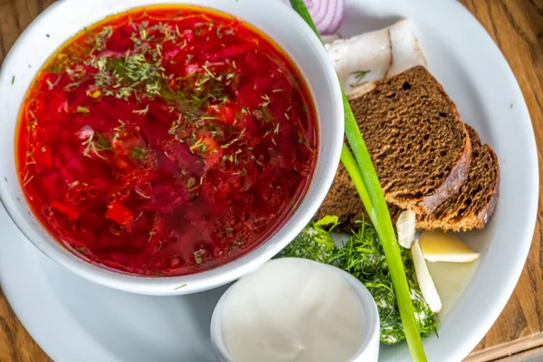 Borscht Παραδοσιακό Ουκρανικό Πιάτο Πιάτο Τραπέζι — Φωτογραφία Αρχείου