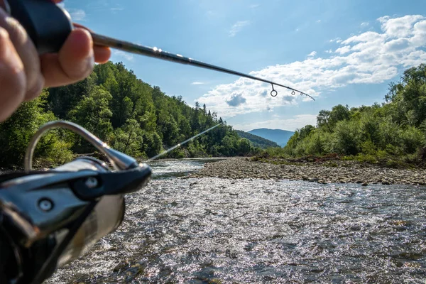 Pesca Della Trota Fiume Montagna — Foto Stock