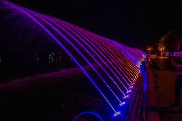 Fuente Noche Lago —  Fotos de Stock