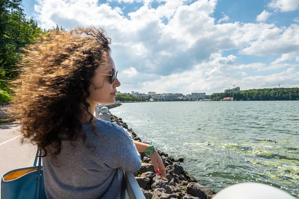 Beautiful Girl Lake — Stock Photo, Image