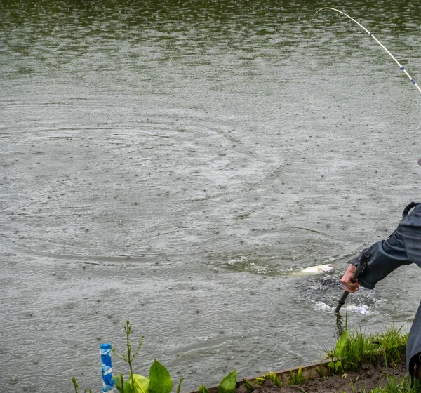 Pesca Lago Descanso Fora Cidade — Fotografia de Stock