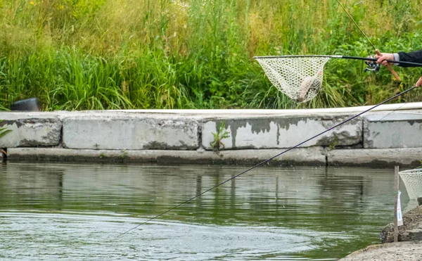 Pesca Lago Descanso Fuera Ciudad — Foto de Stock