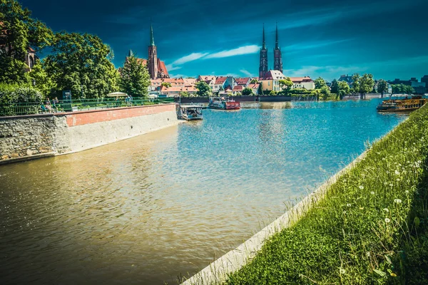 Muhteşem Mimarlık ve Kırbaç Kiliseleri