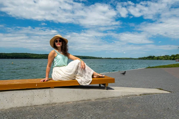 Beautiful Girl Lake — Stock Photo, Image