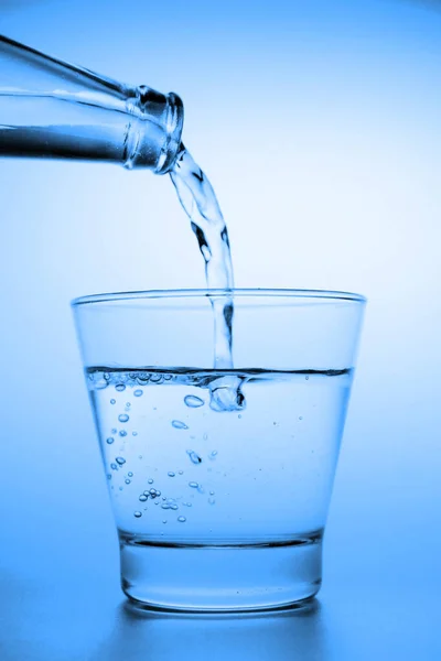 Water Poured Bottle Small Glass — Stock Photo, Image