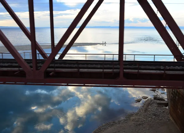 Pont Ferroviaire Nuages Réflexion Abstraction — Photo