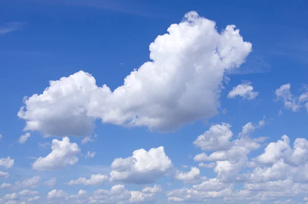 Panorama Von Flauschigen Schaefchenwolken Vor Blauem Himmel — Stock Photo, Image