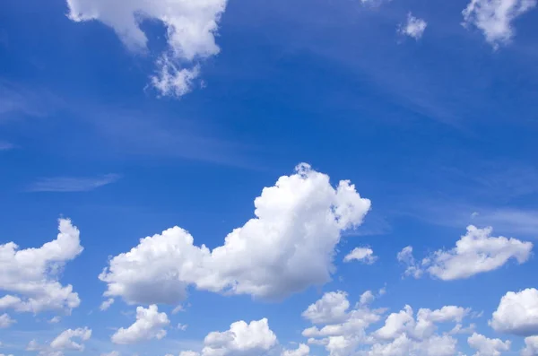 Panorama Von Flauschigen Schaefchenwolken Vor Blauem Himmel — Stock Photo, Image