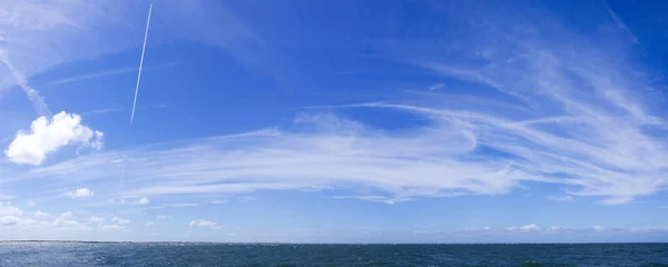 Dynamische Wolken Auf Blauem Himmel Ueber Nordsee Panorama — Stockfoto