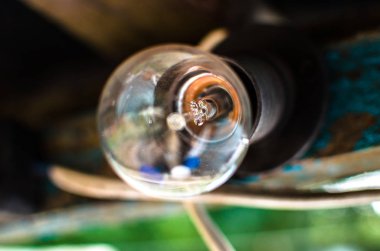 Bir ampul, filament ve yansıma makro fotoğraf