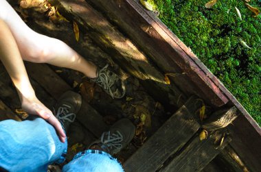 Su üzerinde eski bir tekne üzerinde Ayak bakımı