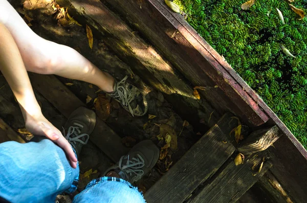 Su üzerinde eski bir tekne üzerinde Ayak bakımı