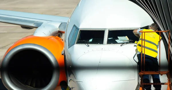 Voando Para Outro País Viajando Avião Primeiro Voo Chão Para — Fotografia de Stock