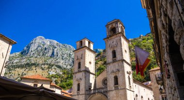 UNESCO 'da listelenen eski Kotor kasabası, eski evler ve kaleler