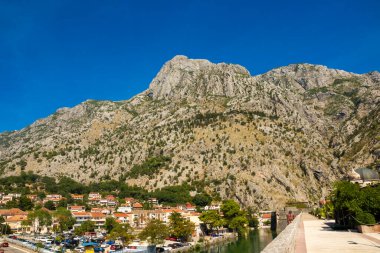 UNESCO 'da listelenen eski Kotor kasabası, eski evler ve kaleler