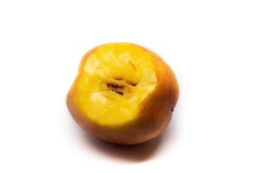 Beyaz arkaplanda taze nektarin izole edildi